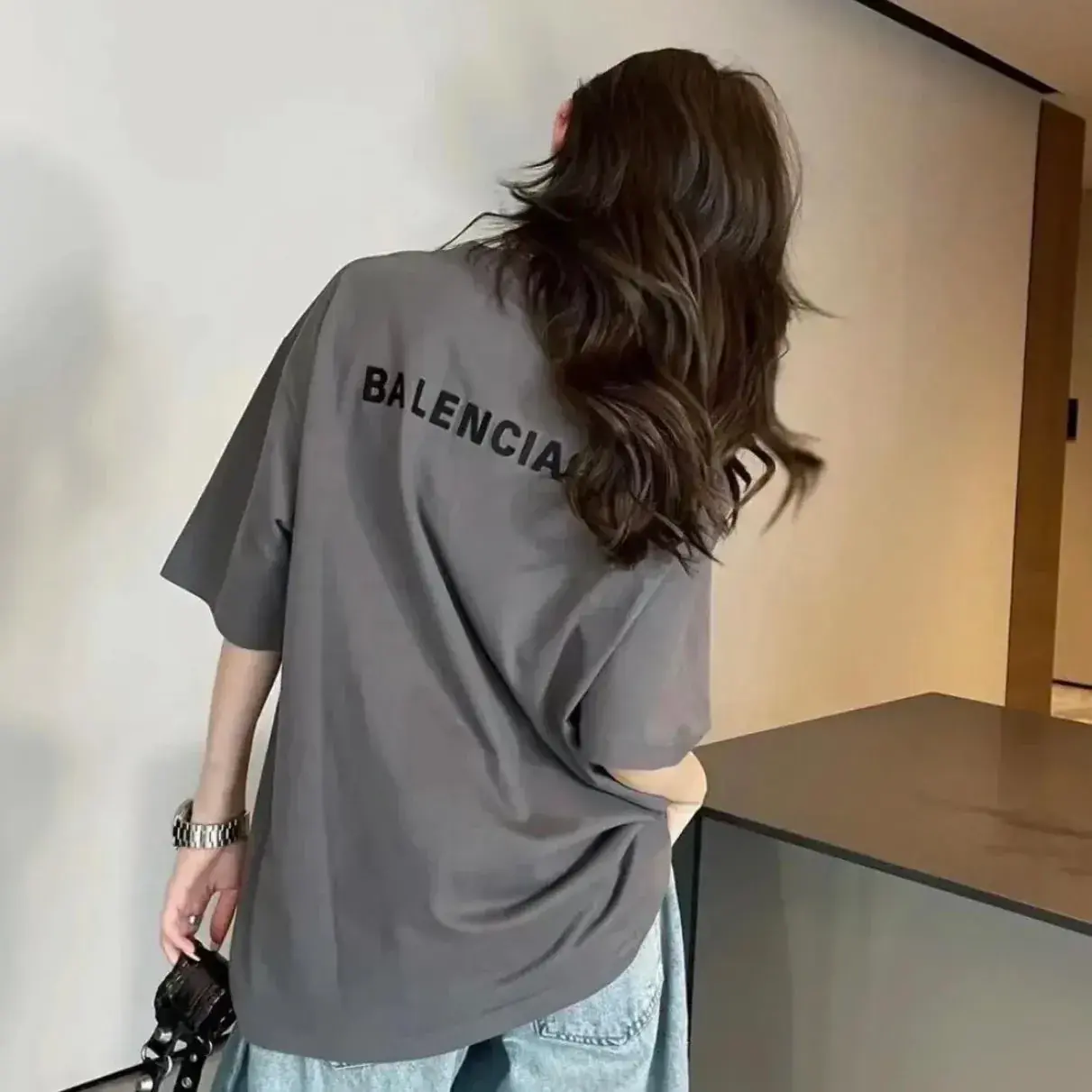 巴黎 BLC 23SS 胸口刺繡 背後大logo 簡約素色 短袖T恤 高級灰