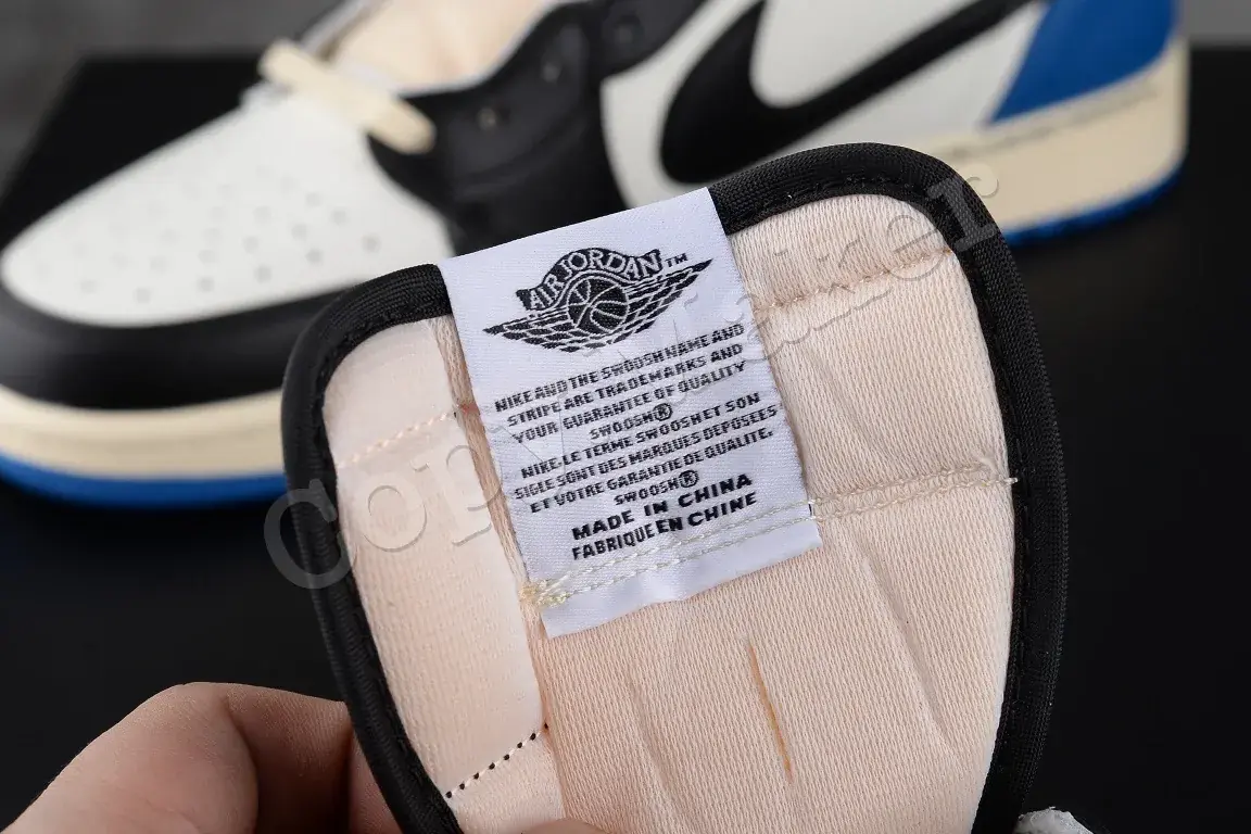 【預售】Travis Scott x Fragment Design x Air Jordan 1 Low OG SP 三方聯名 白藍黑 閃電 倒鉤 AJ1