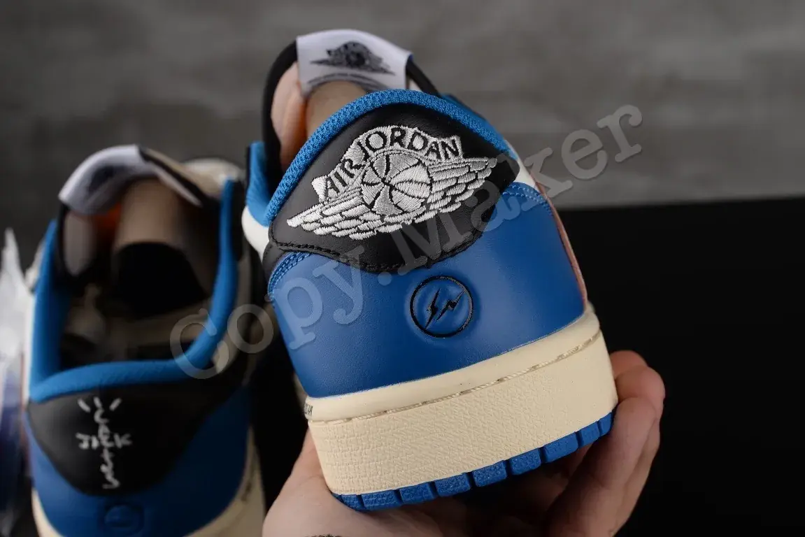 【預售】Travis Scott x Fragment Design x Air Jordan 1 Low OG SP 三方聯名 白藍黑 閃電 倒鉤 AJ1