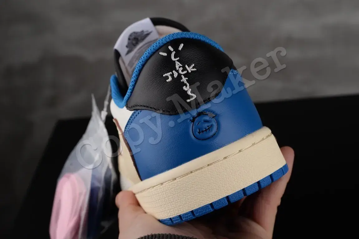 【預售】Travis Scott x Fragment Design x Air Jordan 1 Low OG SP 三方聯名 白藍黑 閃電 倒鉤 AJ1