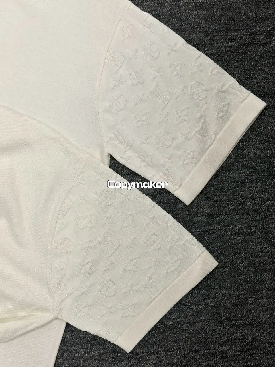 【現貨】1V 25SS 袖子提花壓紋 經典字母logo 簡約素色 短袖 T恤 深藍/白色