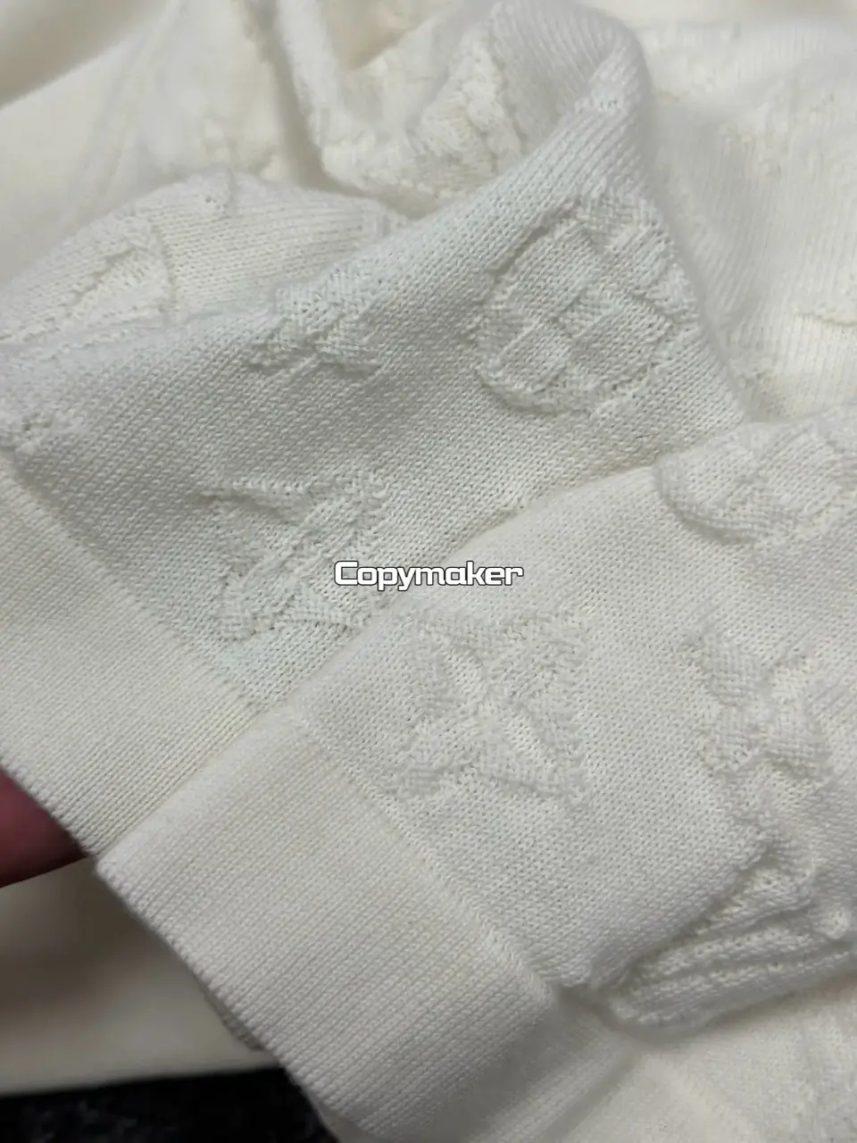 【現貨】1V 25SS 袖子提花壓紋 經典字母logo 簡約素色 短袖 T恤 深藍/白色