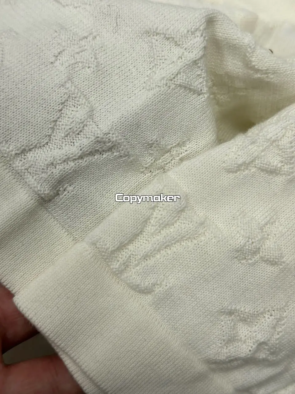 【現貨】1V 25SS 袖子提花壓紋 經典字母logo 簡約素色 短袖 T恤 深藍/白色
