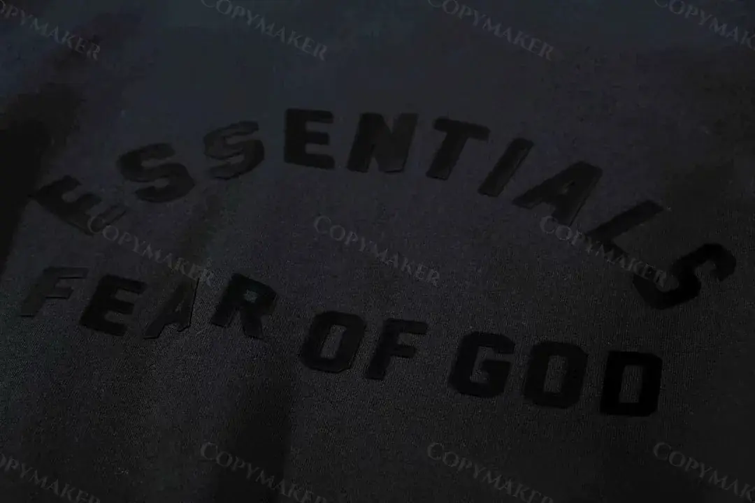 23SS FOG ESSENTIALS 副線 膠標 大學T圓領衛衣 FEAR OF GOD 玄青黑 圓弧字母