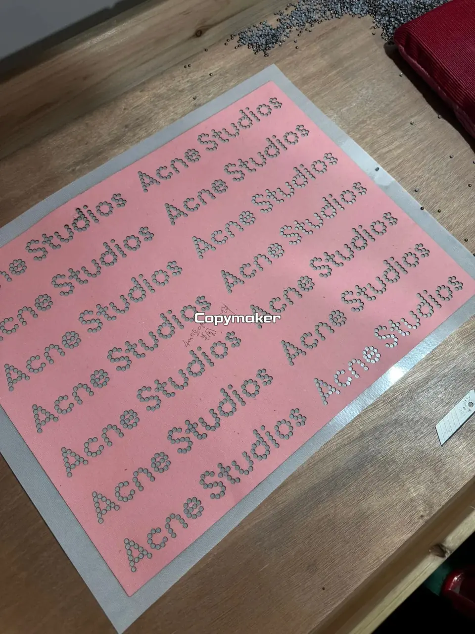 【現貨】Acne Studios 25SS 原廠鉚釘logo字母 圓領純棉短袖T恤 卡其色