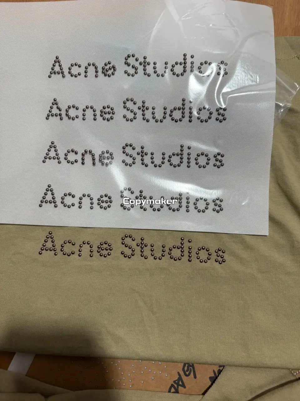 【現貨】Acne Studios 25SS 原廠鉚釘logo字母 圓領純棉短袖T恤 卡其色