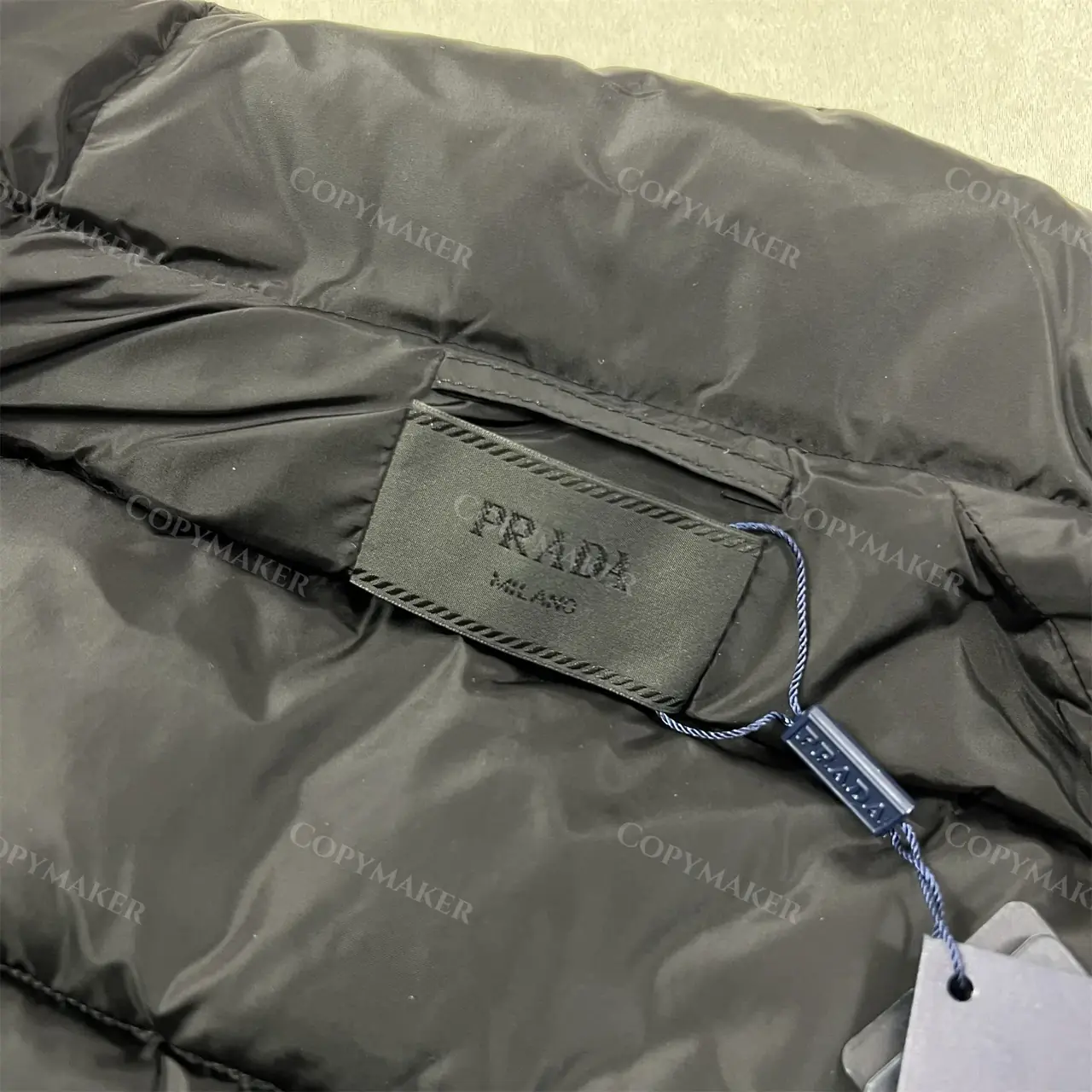 PRA 21SS 素色簡約 三角標小logo 白鴨絨羽絨背心馬甲