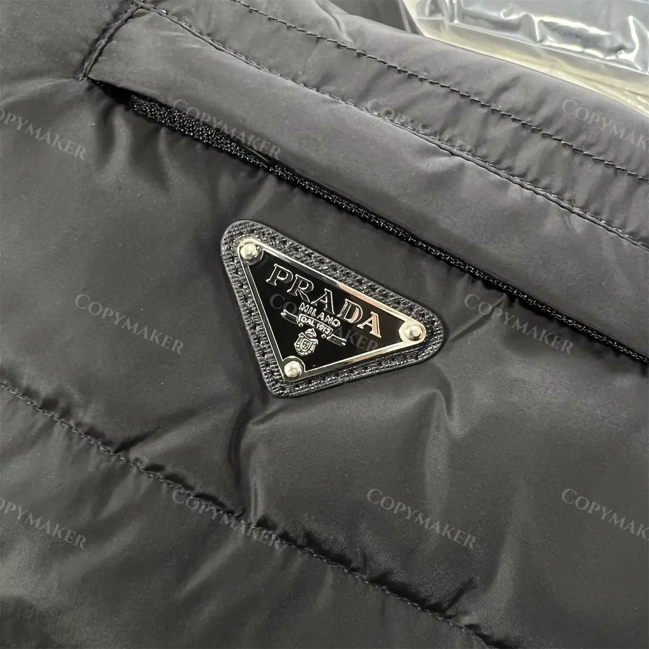 PRA 21SS 素色簡約 三角標小logo 白鴨絨羽絨背心馬甲