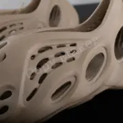 【現貨】YEEZY Foam Runner "Mist" 柳木棕 薄霧 洞洞鞋 洞洞拖 拖鞋 YZY GV6774：圖片 7