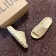 【現貨】YEEZY Slide “Bone” FZ5897 kanye west YZY 拖鞋 鞋子 休閒拖 踩屎感 磨砂骨白：圖片 5