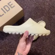 【現貨】YEEZY Slide “Bone” FZ5897 kanye west YZY 拖鞋 鞋子 休閒拖 踩屎感 磨砂骨白：圖片 6