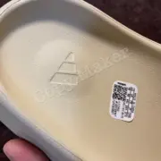 【現貨】YEEZY Slide “Bone” FZ5897 kanye west YZY 拖鞋 鞋子 休閒拖 踩屎感 磨砂骨白：圖片 9