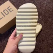 【現貨】YEEZY Slide “Bone” FZ5897 kanye west YZY 拖鞋 鞋子 休閒拖 踩屎感 磨砂骨白：圖片 11