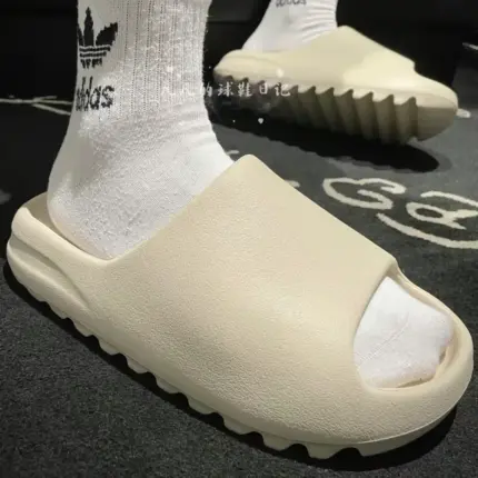 【現貨】YEEZY Slide “Bone” FZ5897 kanye west YZY 拖鞋 鞋子 休閒拖 踩屎感 磨砂骨白