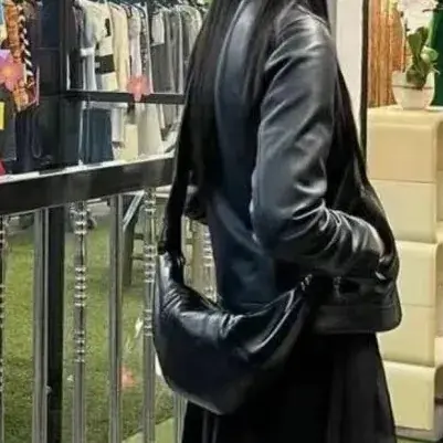 【現貨】LEMAIRE Croissant Bag 羊皮 牛角包流浪包可頌包側背包斜背包 小號 黑色