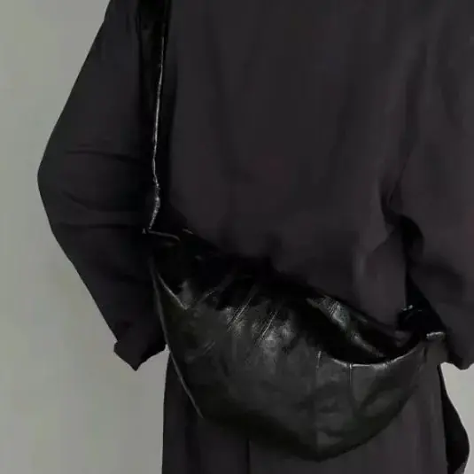 【現貨】LEMAIRE Croissant Bag 羊皮 牛角包流浪包可頌包側背包斜背包 小號 黑色