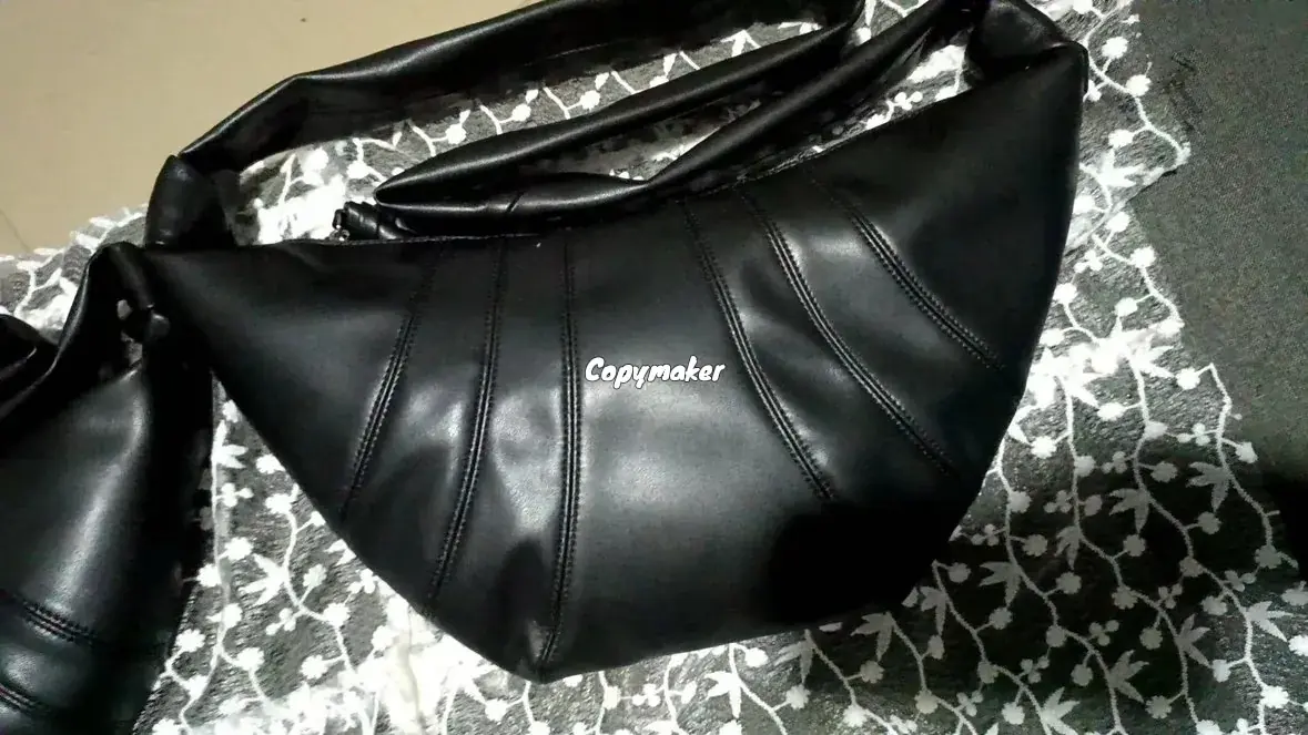 【現貨】LEMAIRE Croissant Bag 羊皮 牛角包流浪包可頌包側背包斜背包 小號 黑色