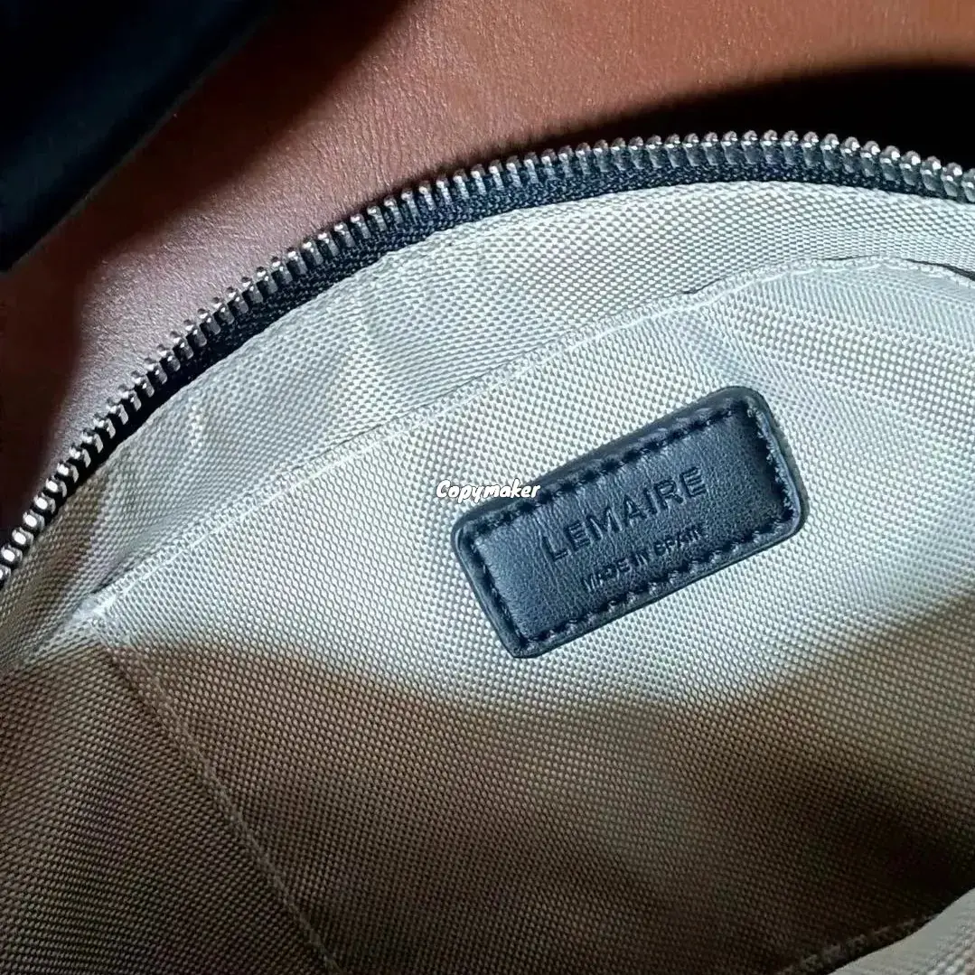 【現貨】LEMAIRE Croissant Bag 羊皮 牛角包流浪包可頌包側背包斜背包 小號 黑色