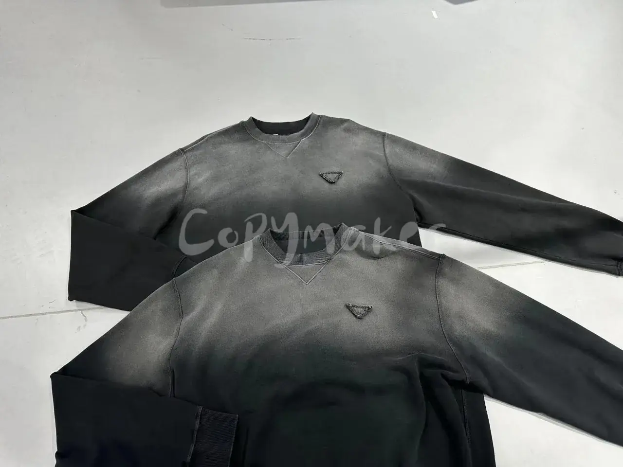 PRA 23FW Ripped-Triangle 三角標 漸變漸層褪色 水洗煙燻 衛衣大學T長袖