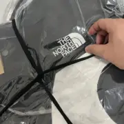 SUP 20FW week 10 x TNF 聯名 S logo Mountain Jacket 衝鋒衣 風衣外套：圖片 5