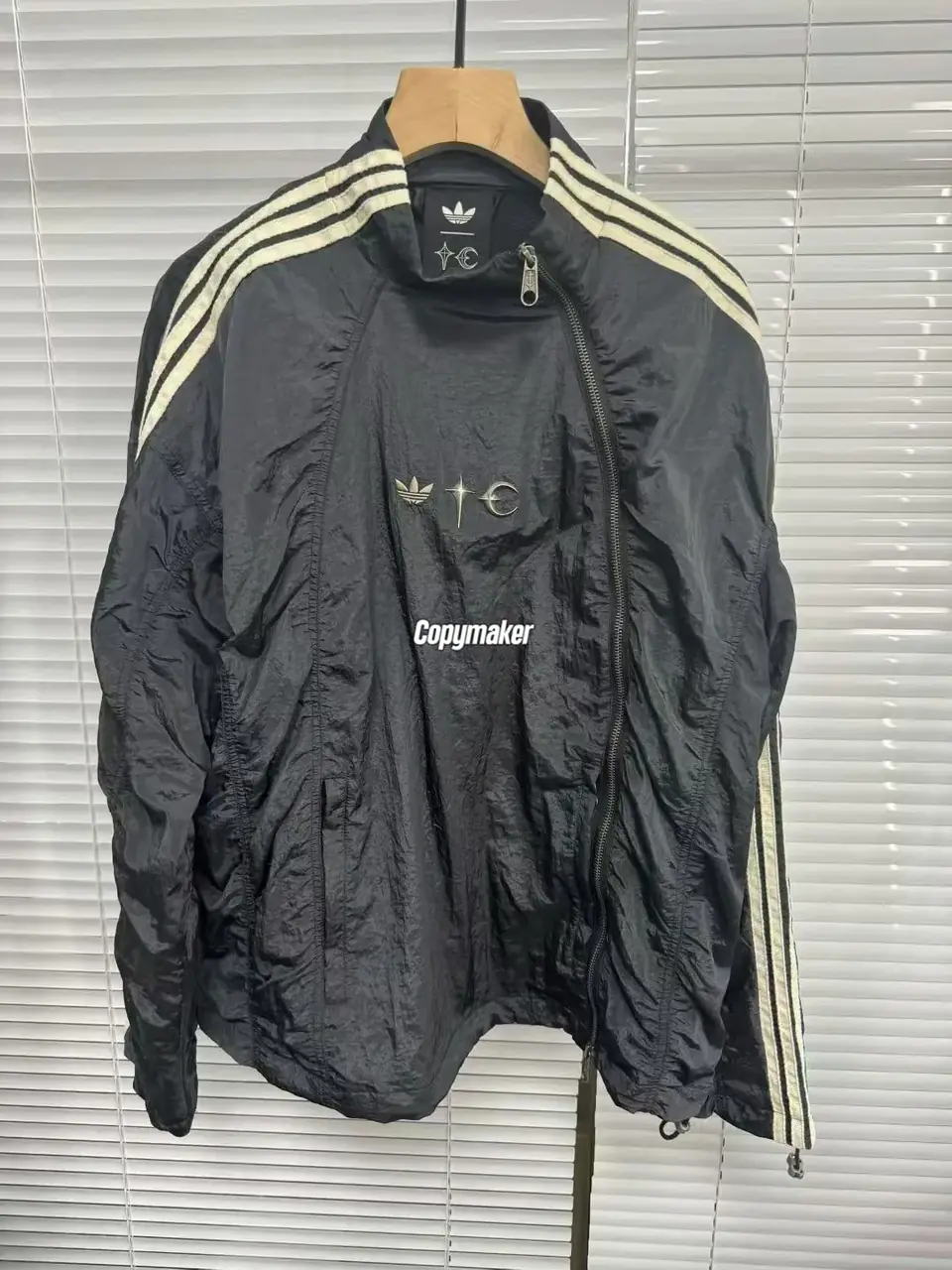 【現貨】THUG CLUB x AD originals 25FW 聯名 鍍銀logo 金屬尼龍皺摺 衝鋒衣夾克外套