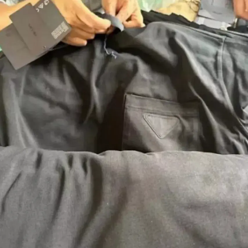 PRA 24SS Ripped-Triangle 三角標貼布 水洗 簡約素色 短袖T恤
