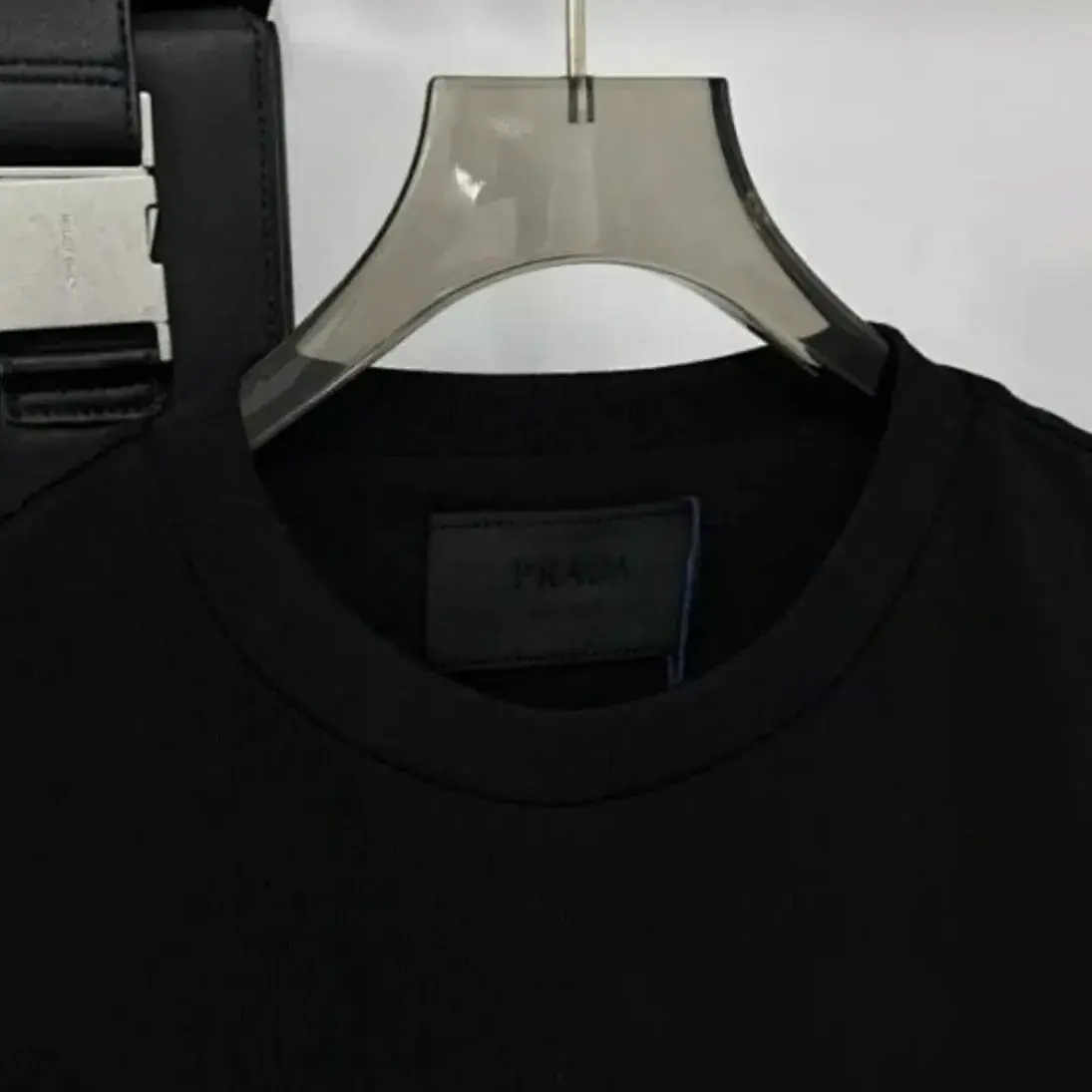 PRA 24SS Ripped-Triangle 三角標貼布 水洗 簡約素色 短袖T恤