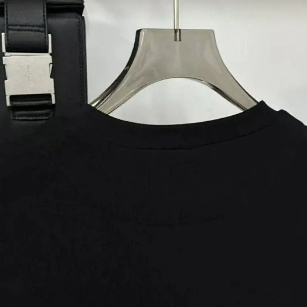 PRA 24SS Ripped-Triangle 三角標貼布 水洗 簡約素色 短袖T恤