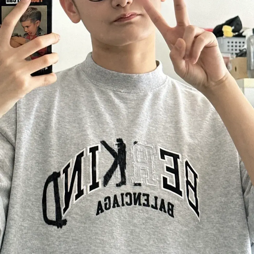 【福利回饋】巴黎 BLC 23SS Be kind 補丁刺繡做舊破壞 logo字母 短袖T恤 灰色