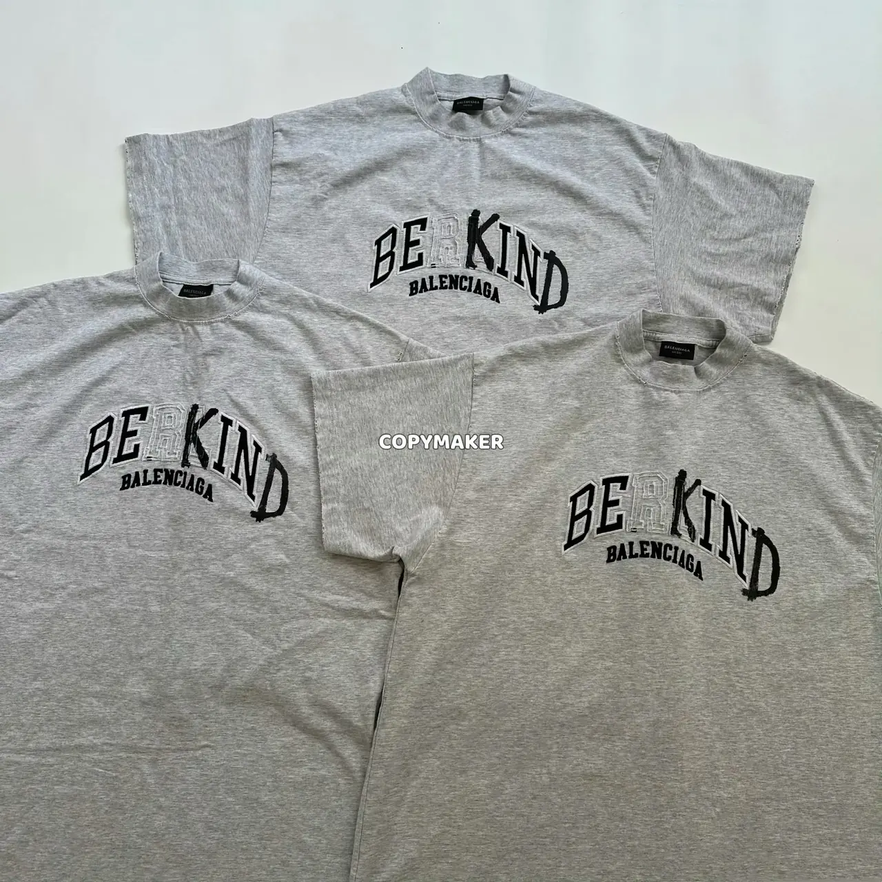 【福利回饋】巴黎 BLC 23SS Be kind 補丁刺繡做舊破壞 logo字母 短袖T恤 灰色